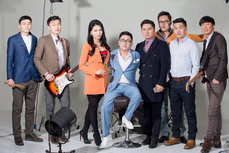 Дуучин С.Бичүү фэнүүддээ удахгүй уран бүтээлээр “бэлэг барина”